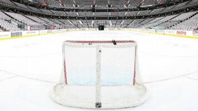 На молодежном чемпионате мира по хоккею выявлено 10 случаев заражения ковидом - vesti.ru - Германия - Швеция