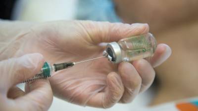 Медсестра упала в обморок после прививки американской вакциной - mir24.tv - Сша - New York - штат Теннесси