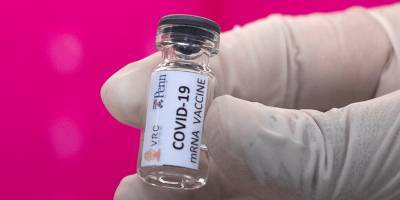Врачи, лечащие больных коронавирусом: «Не раздумывайте дважды, вакцинируйтесь» - detaly.co.il - Израиль
