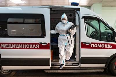В России за сутки умерли 585 пациентов с коронавирусом - lenta.ru - Россия