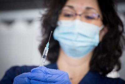 Bloomberg: вакцину от коронавируса получило уже более 1 миллиона человек - Cursorinfo: главные новости Израиля - cursorinfo.co.il - Россия - Сша - Англия - Китай - Израиль