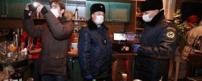 В Москве ОМОН вскрыл работавший по ночам около правительства бар - runews24.ru - Россия - Москва