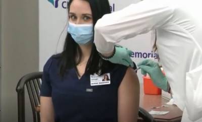 Весь мир вздрогнул: медсестра рухнула в обморок после укола от коронавируса, врачи успокаивают – вакцина ни при чем - ukrainianwall.com - Сша