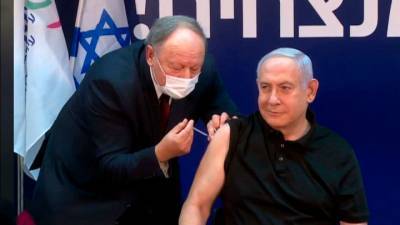 Биньямин Нетаньяху - Премьер Израиля привился от коронавируса в прямом эфире - vesti.ru - Израиль