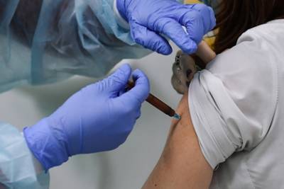 В США назвали первых получателей вакцины от коронавируса - lenta.ru - Сша