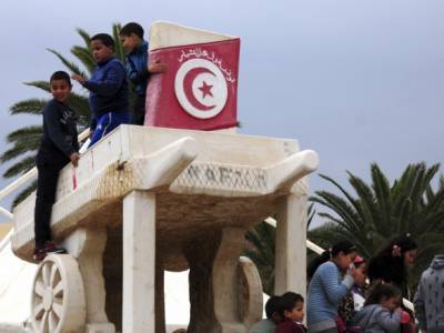 Протесты в Тунисе: силовики применили слезоточивый газ против митингующих в провинции Туазар - unn.com.ua - Украина - Киев - Тунис - Тунис