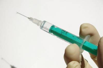 Виталий Зверев - Вирусолог рассказал о последствиях применения одновременно российской и американской вакцин - mk.ru