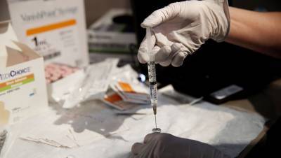 CDC рекомендует аллергикам не прививаться вакциной Pfizer - gazeta.ru - Сша