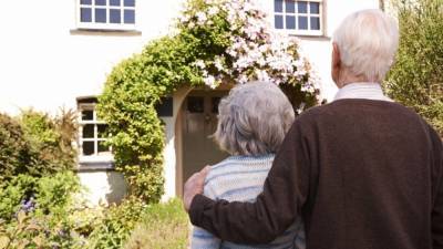 Пистолет и патроны: как женщина нашла странный тайник родителей - 24tv.ua