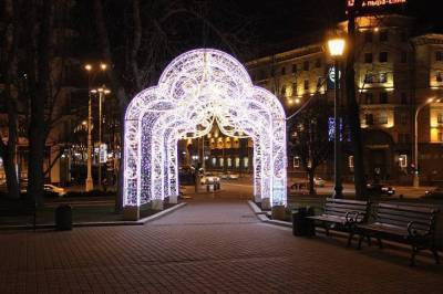 Новости недели: Беларусь закрывает наземную границу из-за COVID-19, бюджет на 2021 год, третий пакет санкций ЕС и 100 задержанных на воскресных протестах в Минске - koronavirus.center - Белоруссия - Минск - Снг