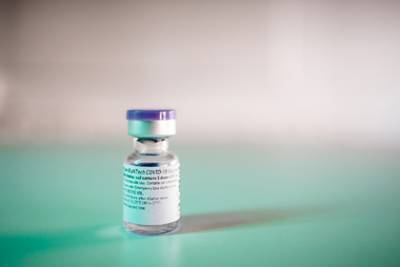 Роберт Кох - Йенс Шпан - В Германии оценили уязвимость новой мутации коронавируса для вакцины - lenta.ru - Германия