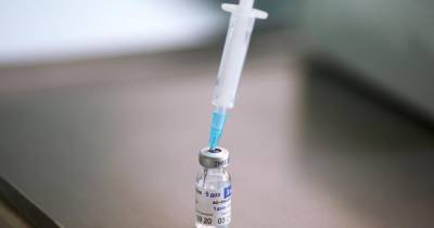 Привившимся от COVID рекомендовали не подвергать организм стрессам - ren.tv - Россия