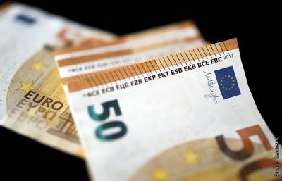 Евро превысил 91 руб. впервые с 3 декабря - interfax.ru - Москва - Сша
