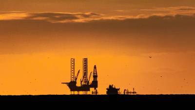 Фьючерсы на нефть сортов Brent и WТI снизились на 3% - riafan.ru - Лондон