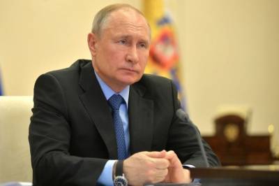 Владимир Путин - Путин заявил, что борьба с COVID-19 показала единство народа и армии - aif.ru - Россия