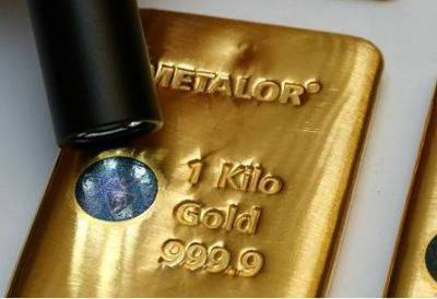 Цены на золото снижаются на фоне укрепления доллара из-за опасений о новом штамме коронавируса - smartmoney.one - Китай