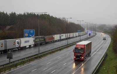 В Британии застряли тысячи грузовиков - korrespondent.net - Франция - Англия