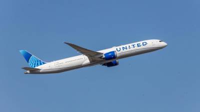 Американская United Airlines приостановила полеты в Лондон до 17 января - iz.ru - Сша - Лондон