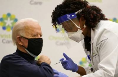 Джон Байден - Джо Байден вакцинировался от коронавируса в прямом эфире - real-vin.com - Украина - Сша - Израиль - штат Делавэр