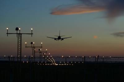 Нидерланды прервали пассажирское авиасообщение с ЮАР - aif.ru - Англия - Голландия - Юар