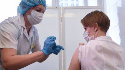 Более 56% населения России сделали прививку от гриппа - gazeta.ru - Россия