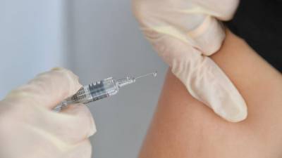 Роспотребнадзор сообщил о вакцинации от гриппа 56,7% населения РФ - iz.ru - Россия - Израиль