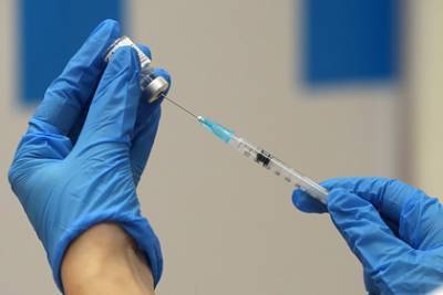 Яков Беркун - Иммунолог оценил эффективность вакцин против новой мутации коронавируса - lenta.ru