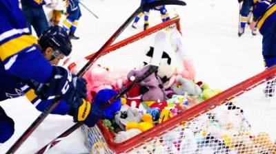 Из-за COVID-19 лед «Дизель-Арены» забросают упакованными игрушками - penzainform.ru