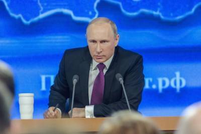 Владимир Путин - Опрос: 72% россиян будут слушать новогоднюю речь Путина - mk.ru - Россия