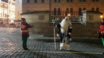 В Москве Деда Мороза оштрафовали на 10 тысяч за одиночный пикет - piter.tv - Москва - Тверь