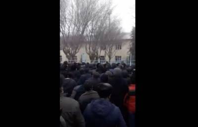 В Узбекистане образовалась огромная толпа из желающих уехать в Россию - eadaily.com - Россия - Узбекистан