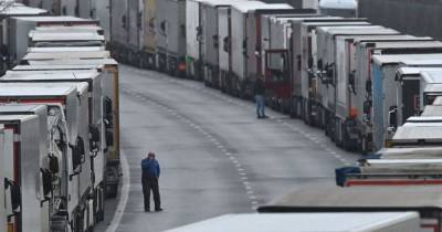 Сотни грузовиков застряли в британском Дувре из-за закрытых границ - focus.ua - Франция - Англия