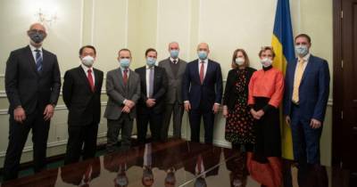 Шмыгаль поговорил с послами G7 и ЕС о поставках COVID-вакцины в Украину - dsnews.ua - Украина