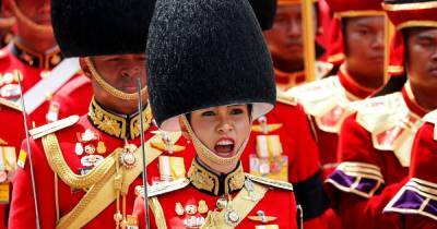 Антимонархисты разослали фотографии голой любовницы короля Таиланда по сотням адресов - focus.ua - Таиланд