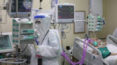 Джордж Мейсон Анч - Каким пациентам с коронавирусом опасно лечиться дома? — мнение биолога - 5-tv.ru