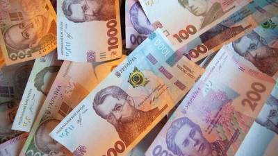 Украинцам начали выплачивать карантинные 8 тысяч гривен - vedomosti-ua.com - Россия - Украина