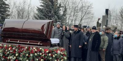 Геннадий Кернес - Во время похорон Кернеса неизвестные запустили фейерверки — видео - nv.ua
