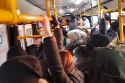 «Зато корпоративы запрещены»: ростовчане продолжают жаловаться на столпотворения в автобусах - privet-rostov.ru