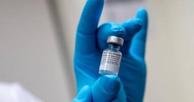 Прививка вакцины Pfizer от COVID чуть не убила медика в Нью-Йорке - ren.tv - Нью-Йорк - Нью-Йорк