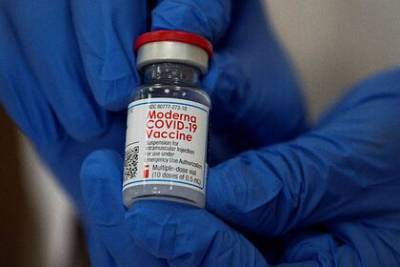 Американская вакцина оказалась эффективна против нового штамма COVID-19 - lenta.ru - Англия