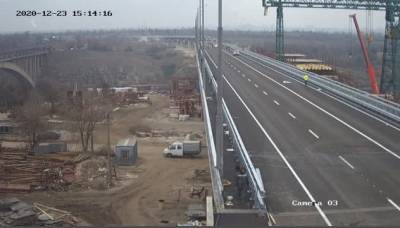 На новом запорожском мосту нанесли дорожную разметку - inform.zp.ua - Запорожье - район Хортицкий