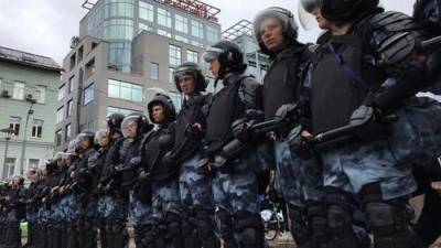 Российские законодатели ужесточили наказание за сопротивление полиции и другим силовикам - argumenti.ru