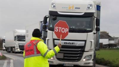 Водители устраивают стычки с полицией на границе Франции и Британии - 5-tv.ru - Франция - Англия - Дувр