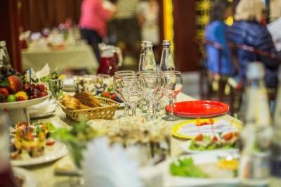 На Украине ресторанам разрешили работать всю новогоднюю ночь - aif.ru - Украина