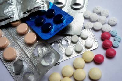 Власти Зауралья отчитались, что обеспечили бесплатными лекарствами от ковид 5 732 человека - znak.com - Курганская обл.