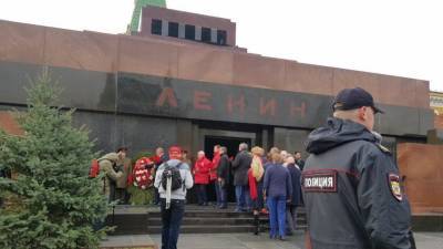 Охранник мавзолея Ленина потерял сознание на посту - nation-news.ru