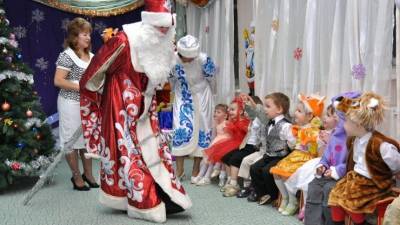 «Дед Мороз, приходи!» — как в период коронавирус проходят утренники для детей - 5-tv.ru