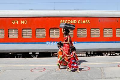 Зараженная коронавирусом учительница сбежала от врачей на поезде - lenta.ru - Англия - Индия - Нью-Дели
