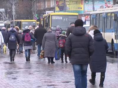Главное за ночь: повышение пенсий, ПриватБанк меняет график работы, бесплатный проезд, школы закроют, проливные дожди - ukrainianwall.com - Россия - Украина