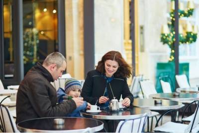 Кафе и ресторанам Петербурга разрешили открыть на праздники круглосуточные террасы - spb.mk.ru - Санкт-Петербург